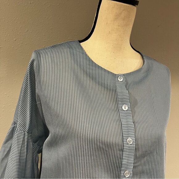 TOV Los Angeles loose fit semi sheer blouse - Picture 2 of 15